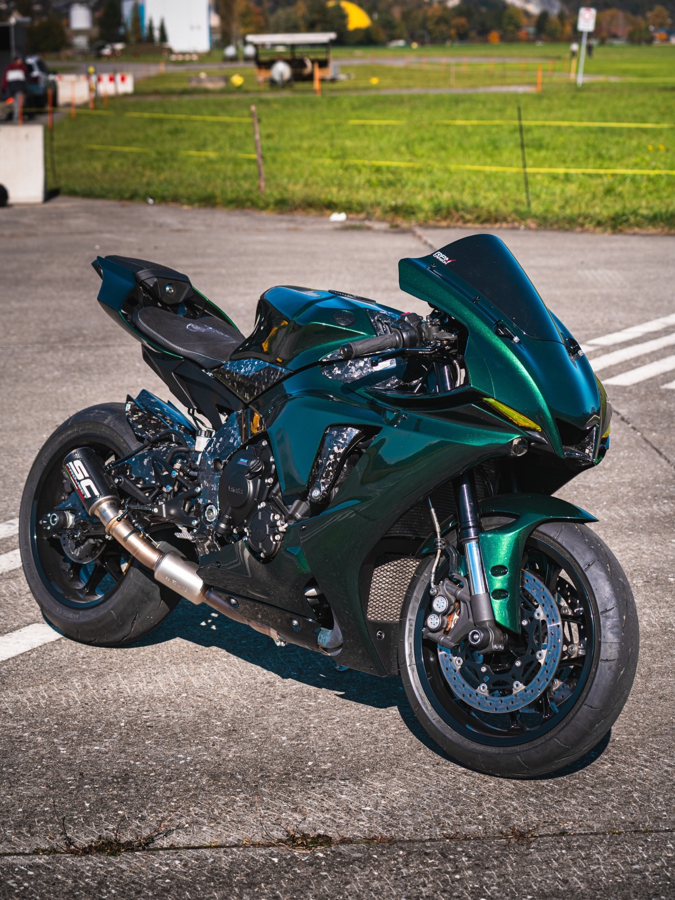 Custom emerald Yamaha R6 fairing design
